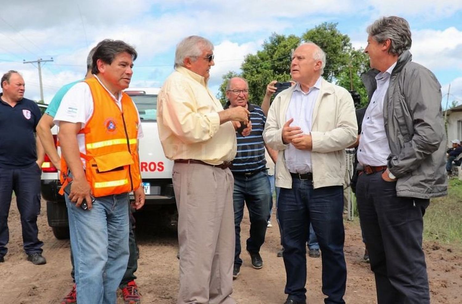 Lifschitz recorrió en el norte las localidades afectadas por las lluvias