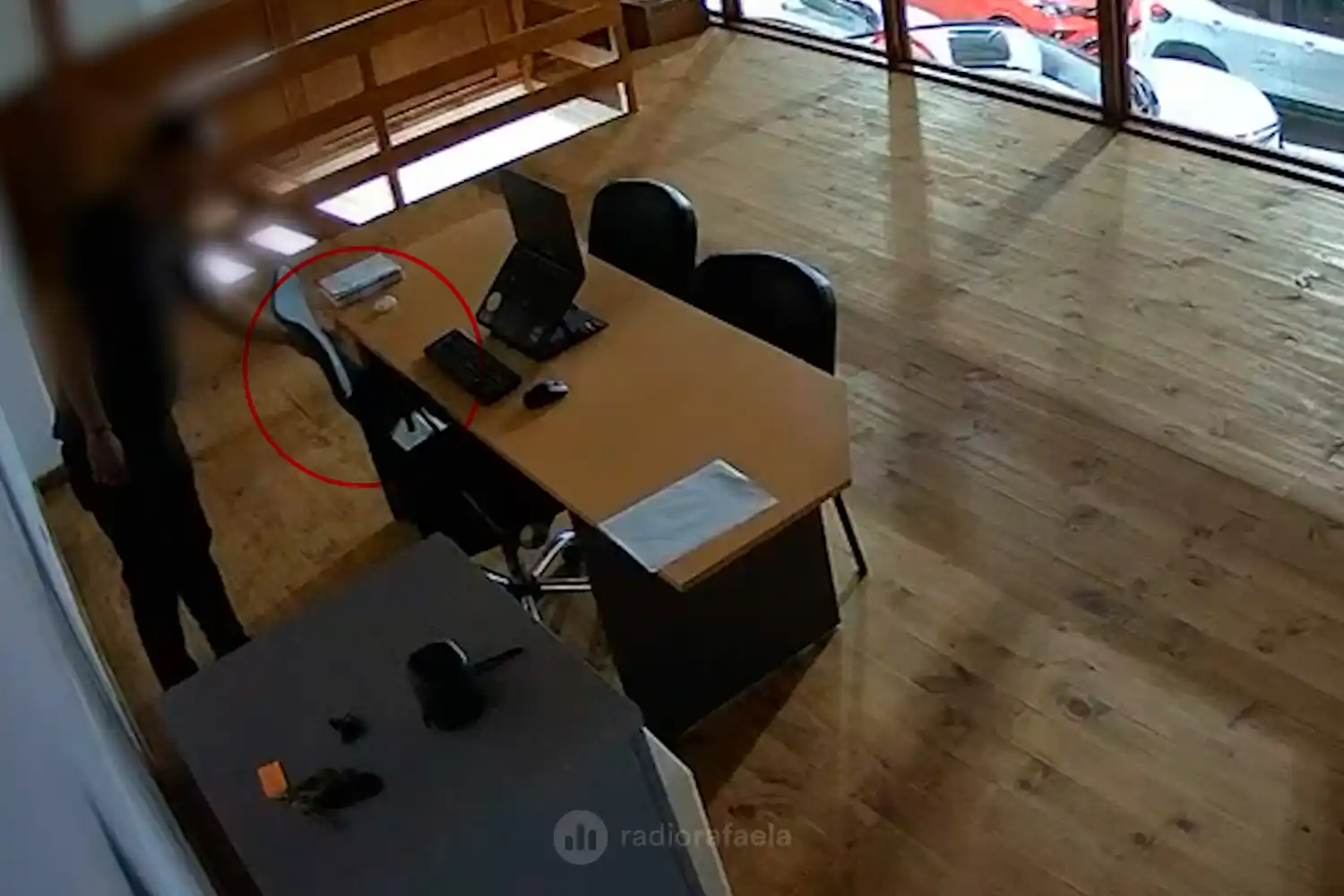 El colmo de los colmos: robaron una concesionaria y el guardia contratado después también se llevó dinero de un cajón