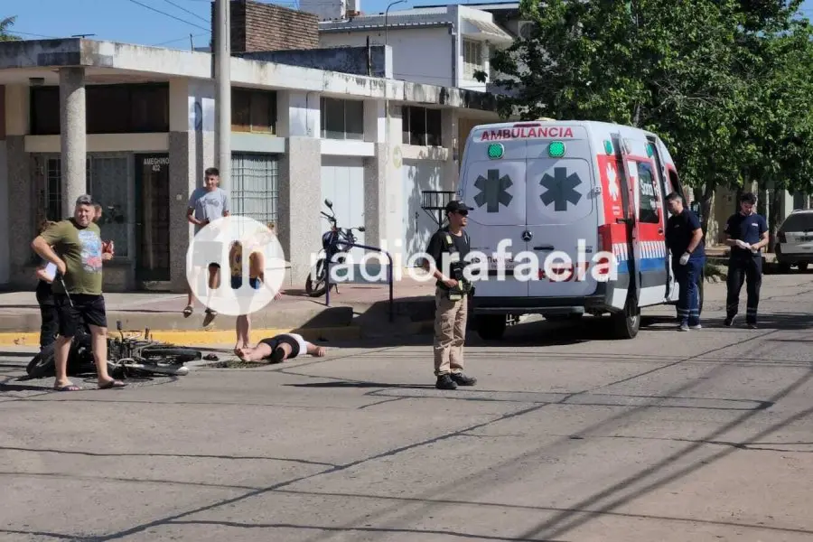 Accidente terminó con una femenina lesionada