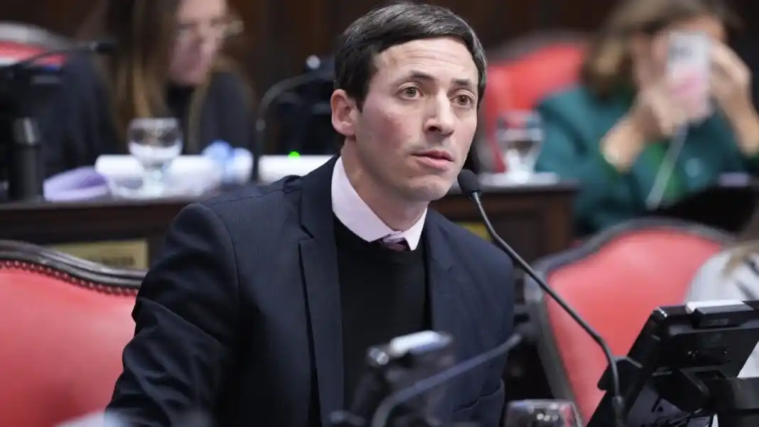 El senador del radicalismo Ariel Bordaisco advirtió sobre el recorte de los fondos provinciales para los Consejos Escolares.