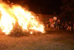 Con un reconocimiento y el pedido de homenaje al Padre Raúl, se realizó la Fogata de San Juan