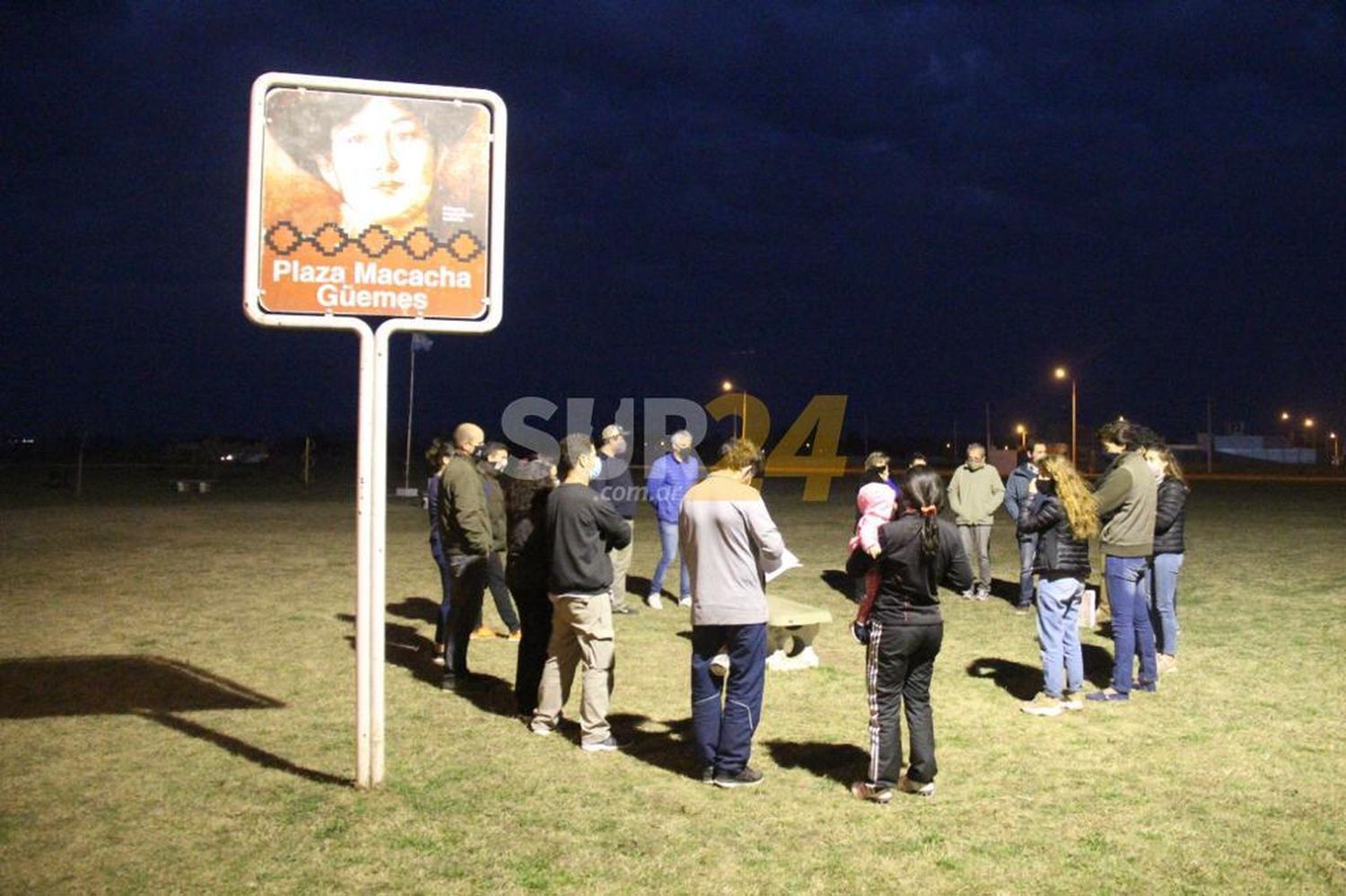 Impulsan convocatoria de estudiantes para realizar plantación de árboles en la plaza Macacha Güemes