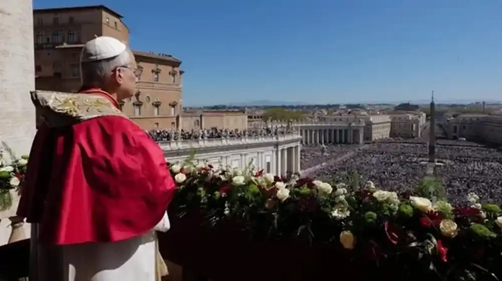 El papa León XIV ante la Plaza San Pedro