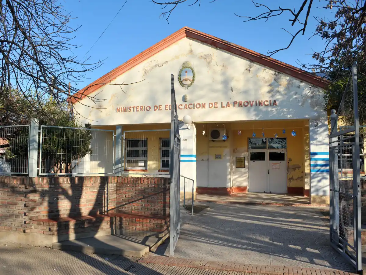 Baja presión de agua: hasta ahora una sola escuela reportó inconvenientes