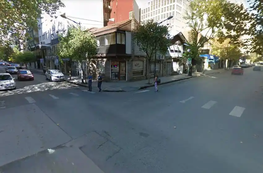 Detienen a un hombre que intentó robar dos comercios en el centro