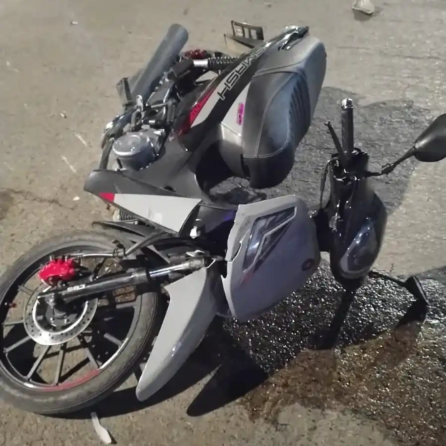Un motociclista fue hospitalizado tras un choque en Balbín y Machado