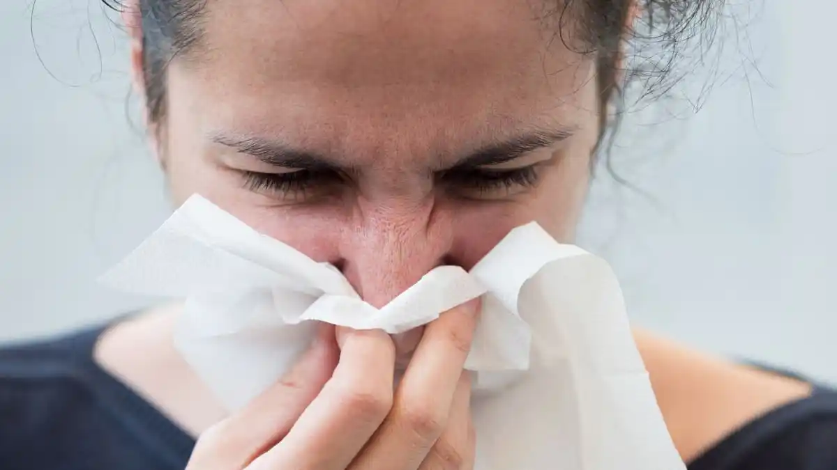Agregaron la rinitis y la congestión nasal como síntomas sospechosos de coronavirus