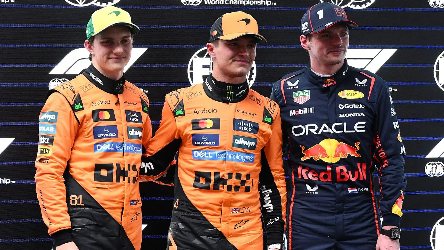 Largan desde adelante. Oscar Piastri, Lando Norris y Max Verstappen