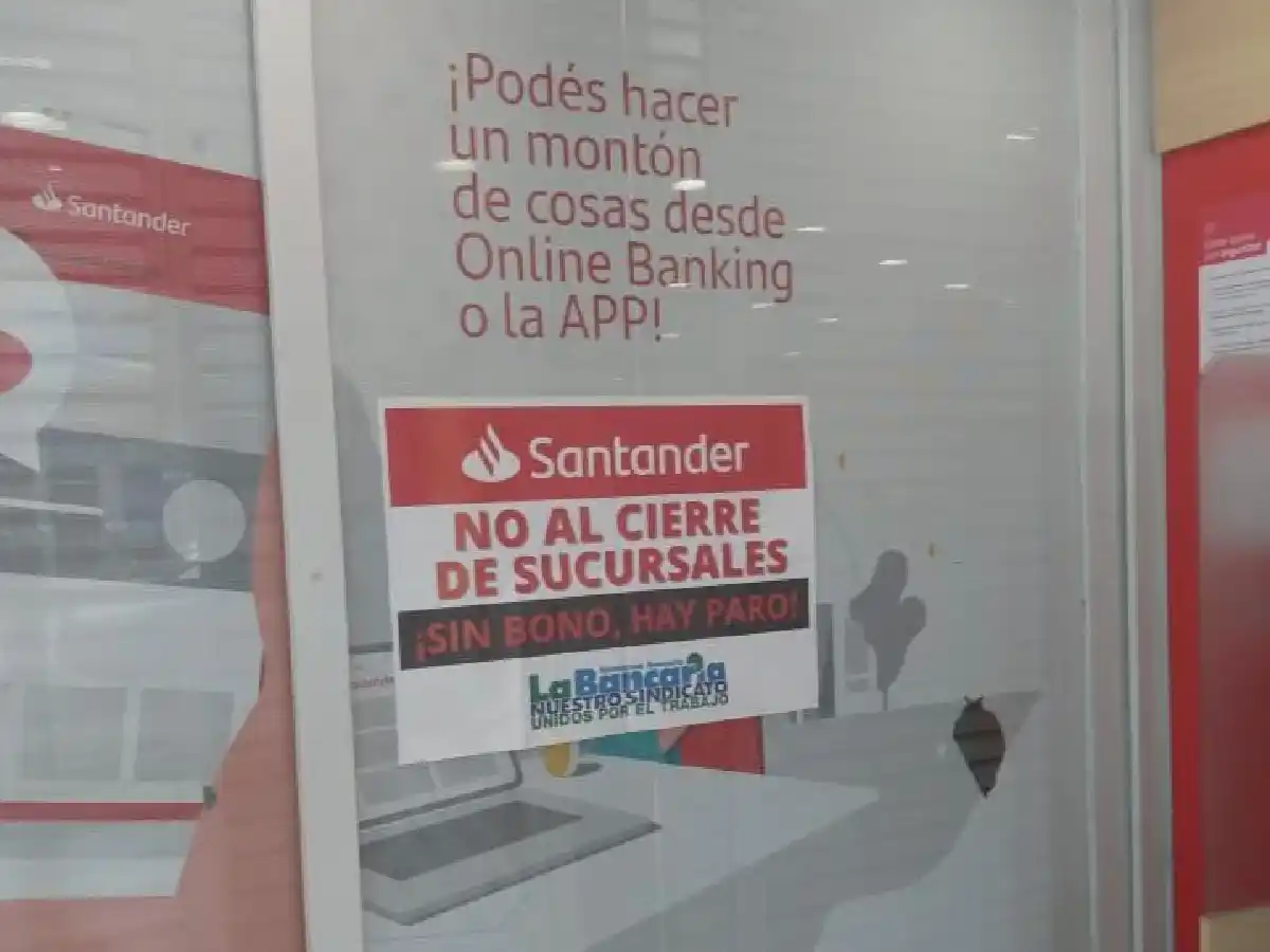  Paro de bancarios para  evitar el cierre de un centenar de sucursales