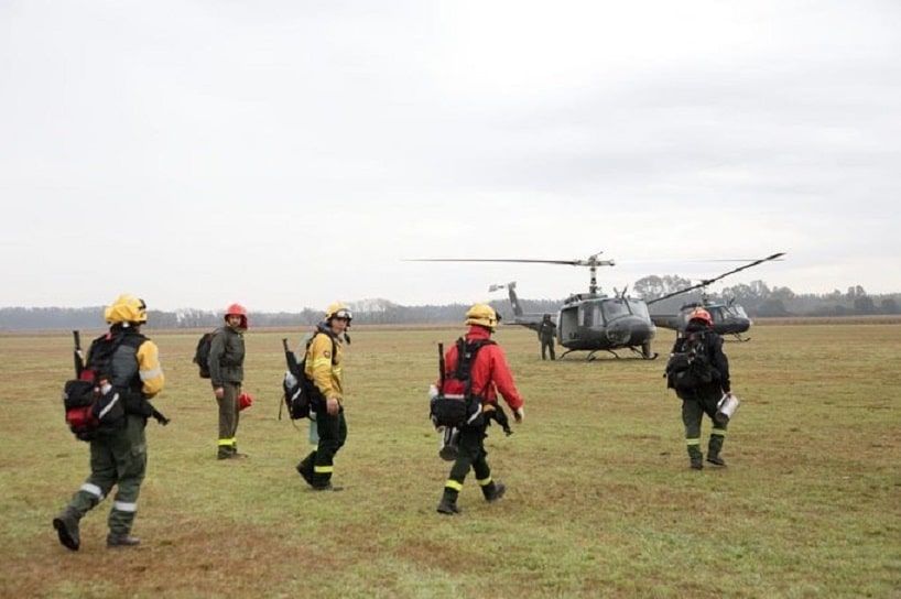 Piden no acercarse mientras se combaten los incendios en islas del Delta