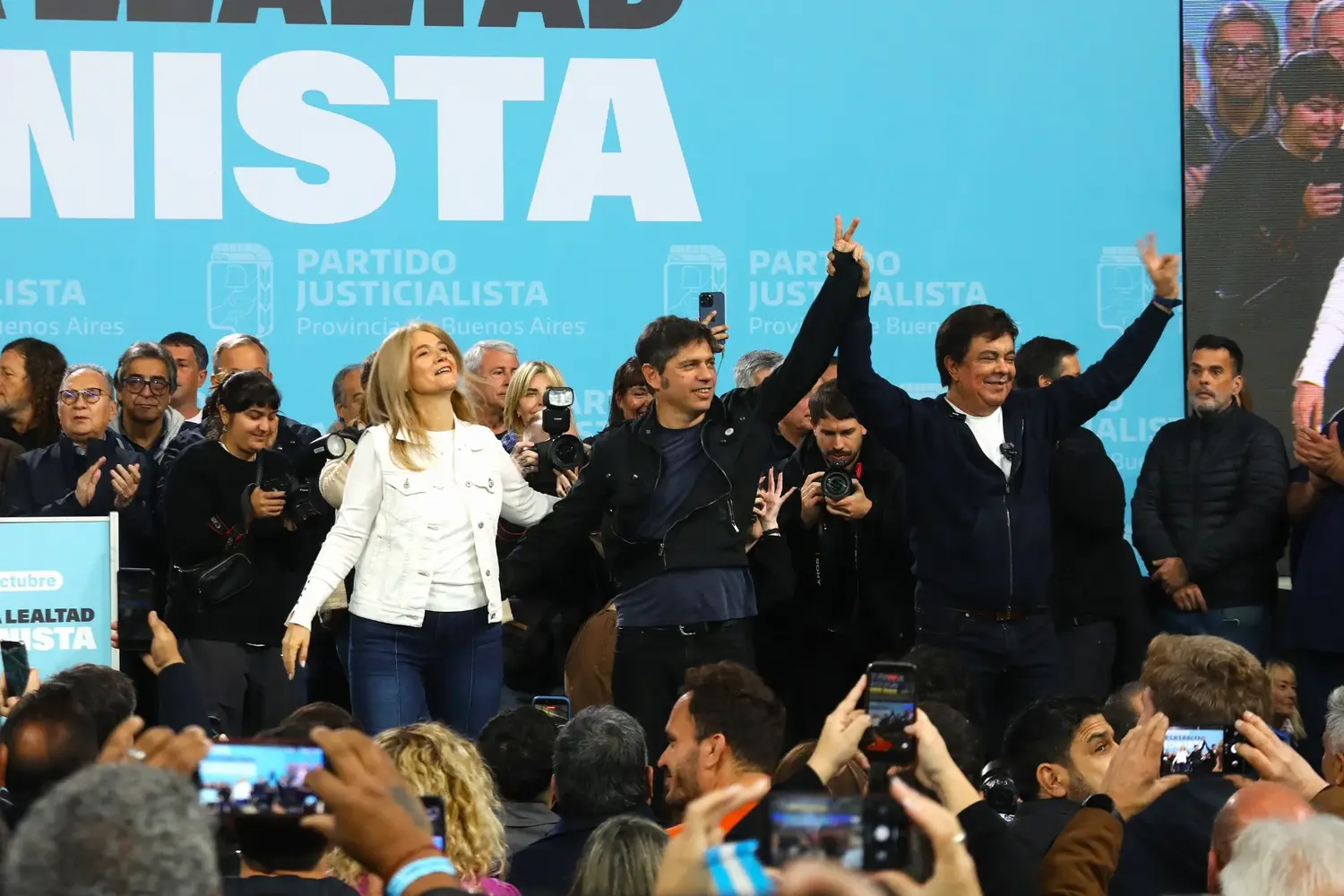 Espinoza llamó a construir un frente político amplio para enfrentar a Milei.