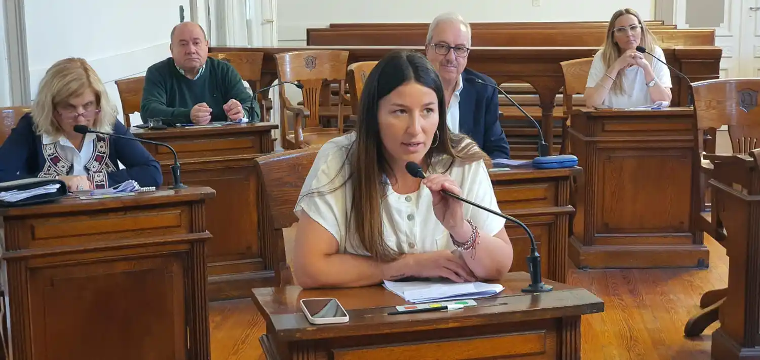 FOTO LOPEZ DE ARMENTIA



La concejal Sofía López de Armentia, presidenta de la Comisión de Producción, Trabajo y Medioambiente. 



FOTO CONCEJO



Por unanimidad, el Legislativo aprobó proyectos y resoluciones vinculados a la protección del medioambiente y la seguridad ciudadana.
