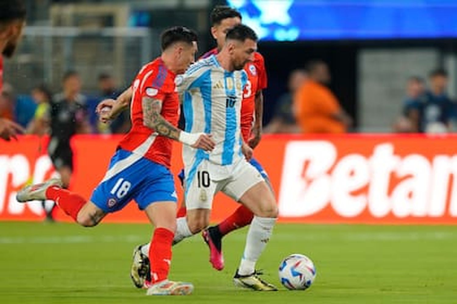 Argentina le ganó por 1 a 0 a Chile y se clasificó a cuartos de final de la Copa América