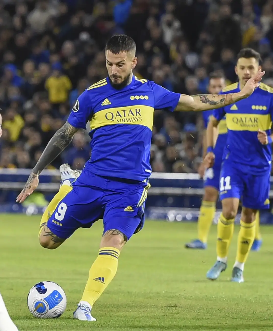 Benedetto es amenaza de gol en Boca.