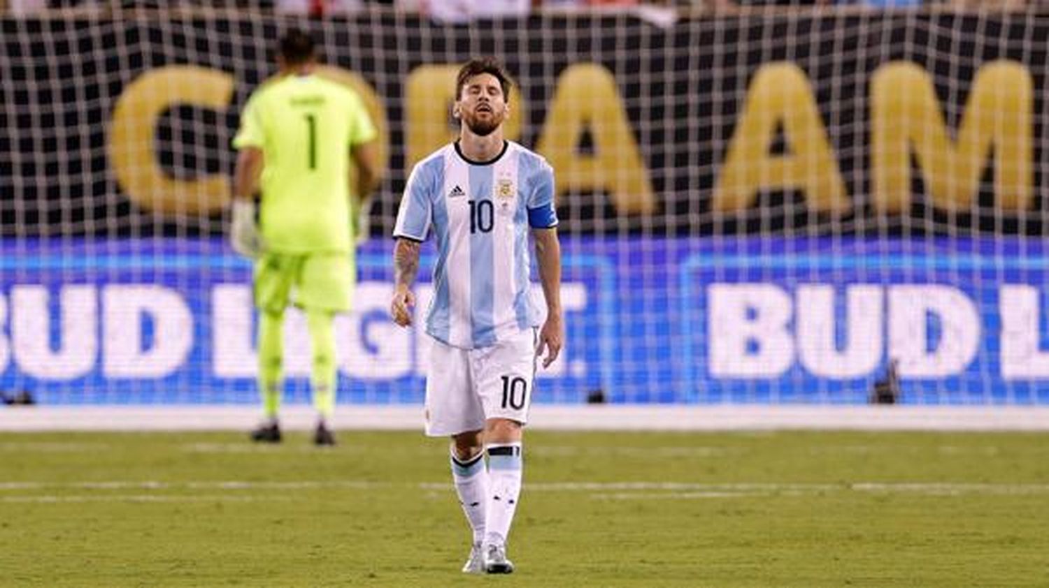 Pelé le pidió a Messi que vuelva a la Selección