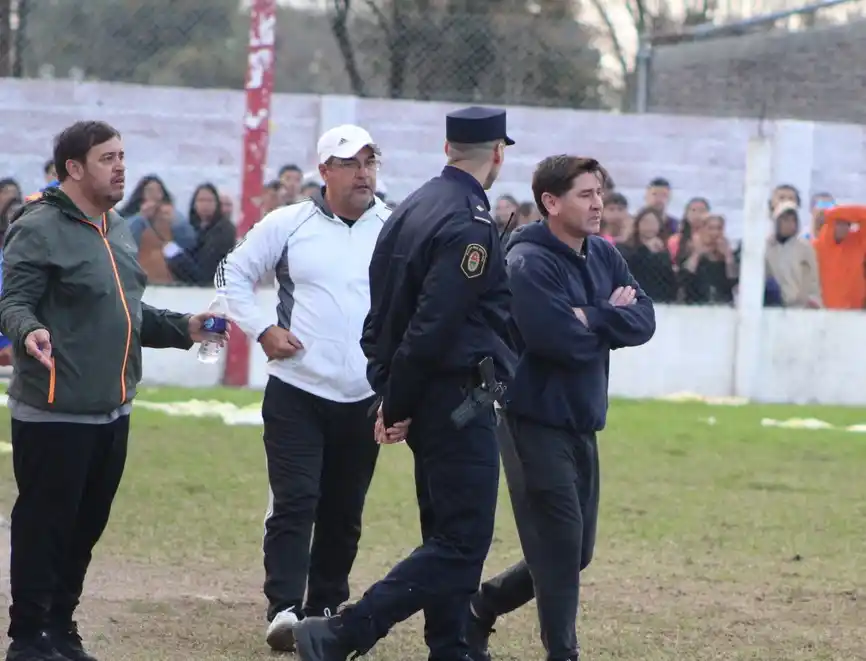 Al técnico de Libertad Silvio Perchivale le aplicaron seis fechas de suspensión tras ser expulsado en el partido entre Barrio Norte y Libertad. Hay que destacar que dos árbitros también fueron sancionados.