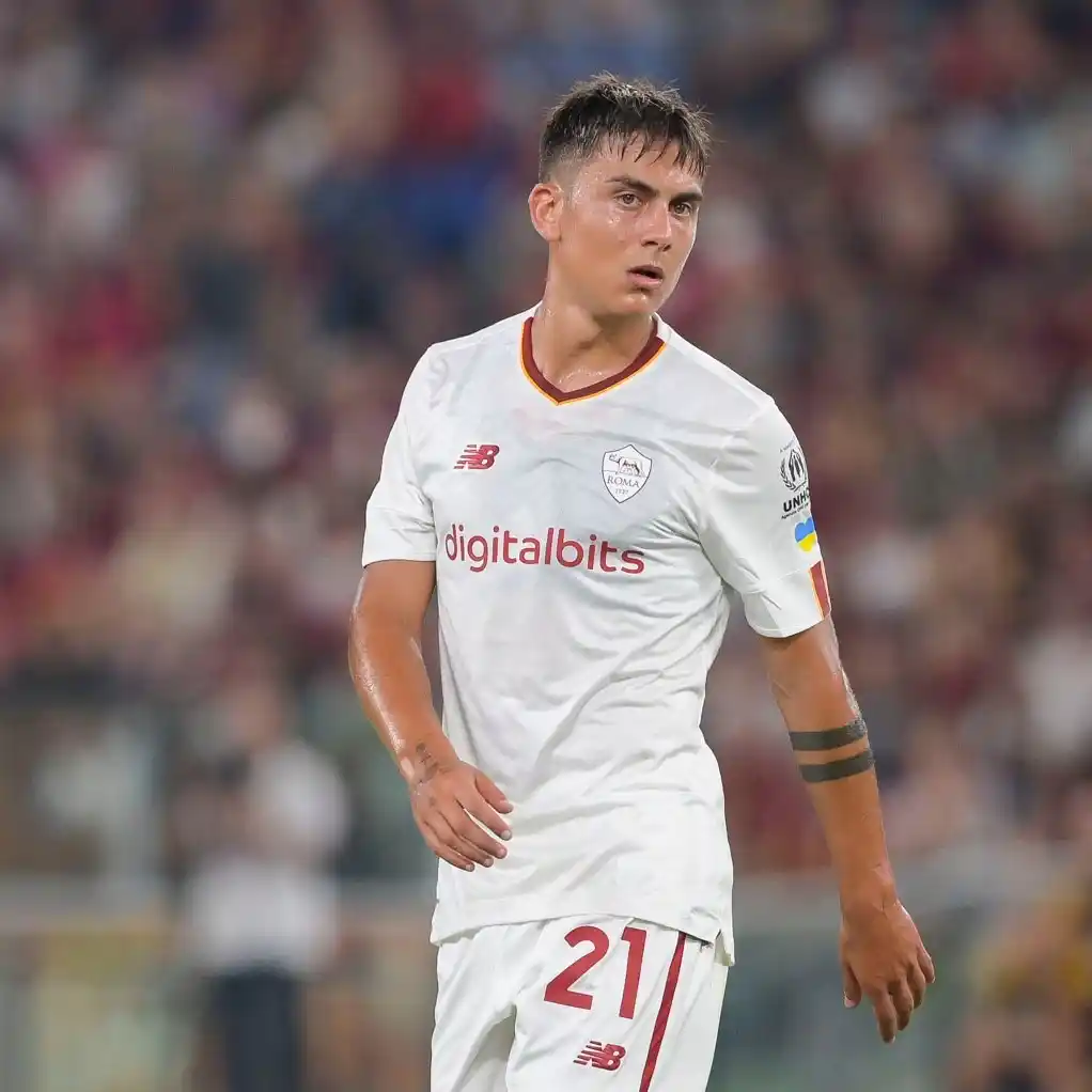 Dybala fue titular en Roma.