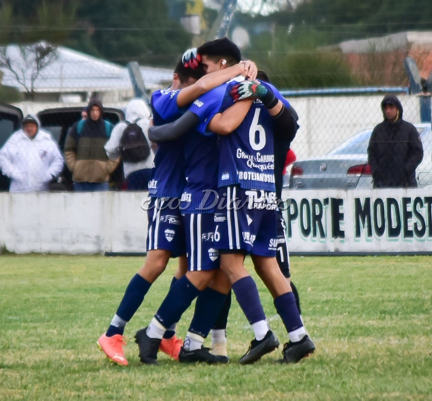 Festejo del único gol del partido de los jugadores de Ministerio