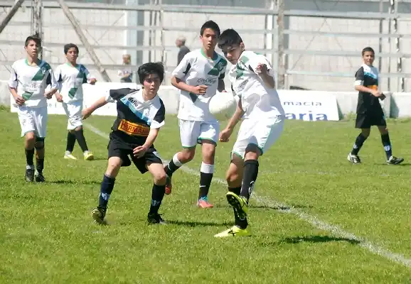 Fútbol Infantil: Juventud y Pueblo Nuevo festejaron en 2000 y 2003