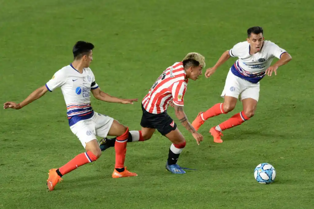 A San Lorenzo le alcanzó con un empate en La Plata