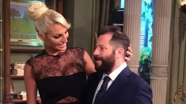 Vicky Xipolitakis y José Ottavis: escándalo en un hotel