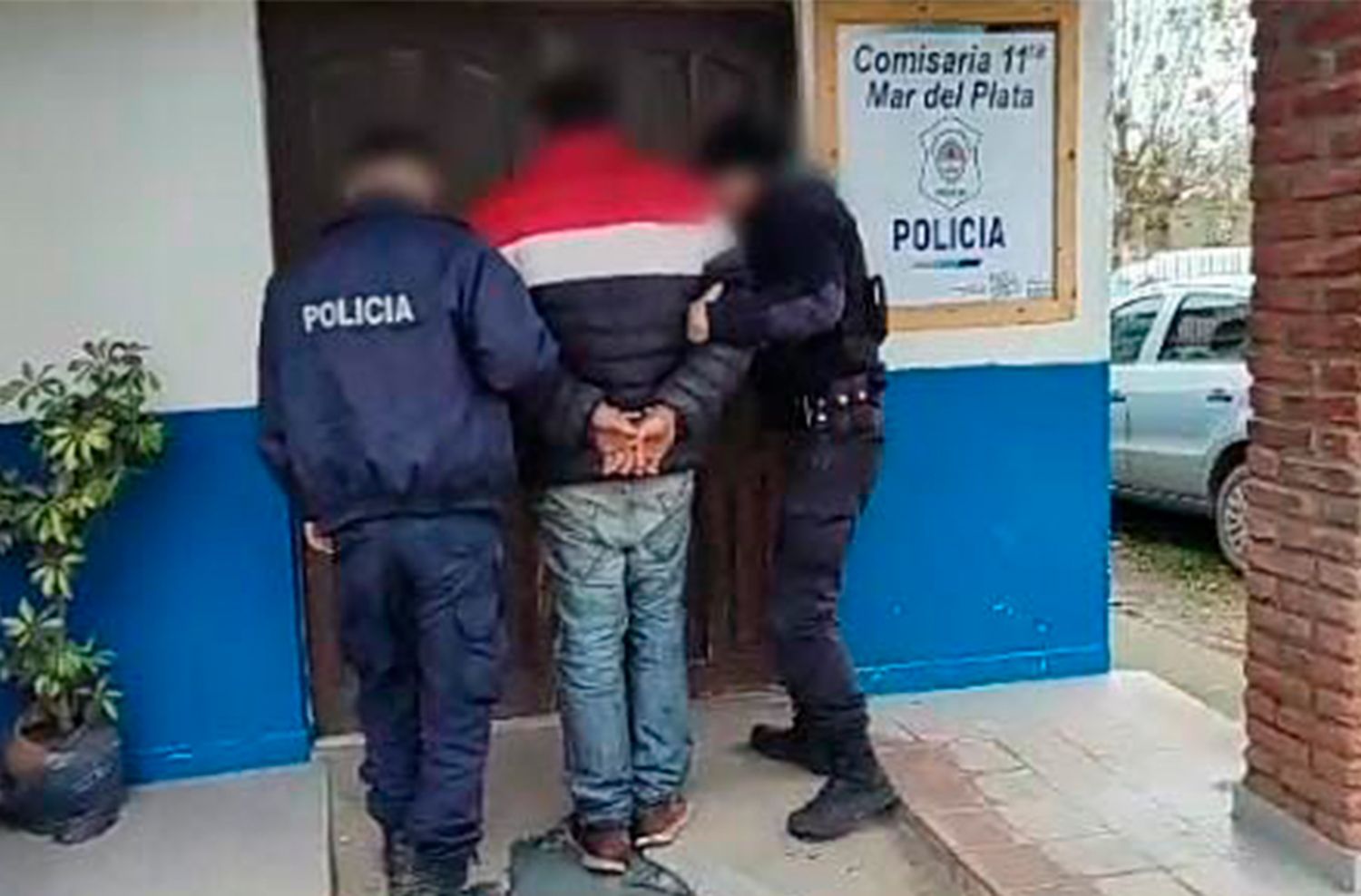 Barrio Hipódromo: tomó del cuello a una mujer y la amenazó con un cuchillo