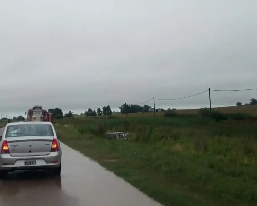 Nuevamente un vehículo despistó y terminó en una alcantarilla en ruta 131