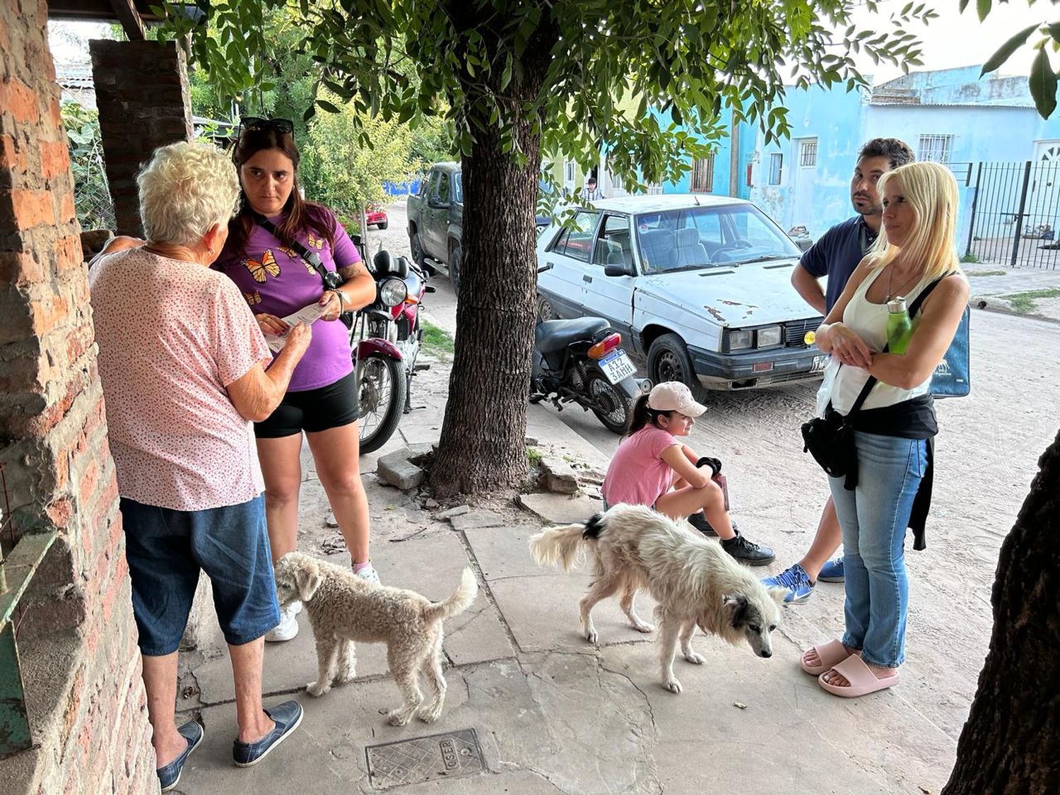 Voluntarios de coaching brindan apoyo a familias afectadas por el temporal