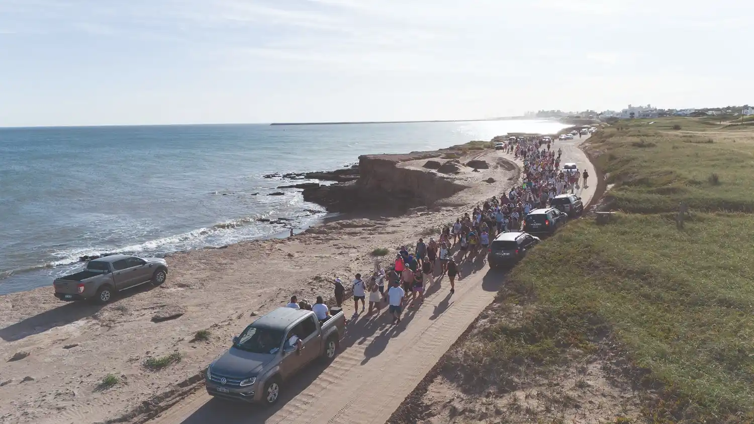 Por el camino costero de Quequén, caminaron para pedir y también agradecer