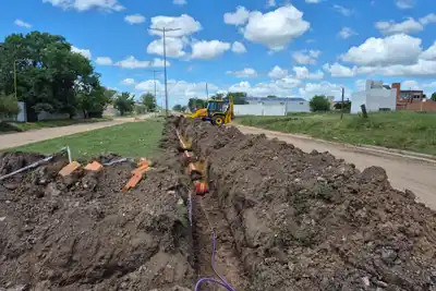 Se realiza el cableado subterráneo en Blvr. Alsina para sumar 20 luminarias públicas