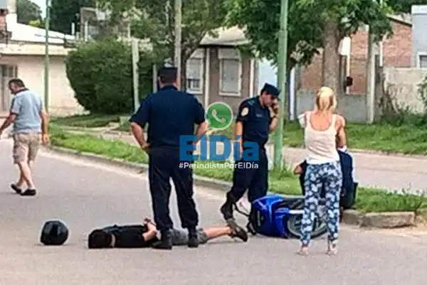 Evadió un control, atropelló a un policía y fue detenido