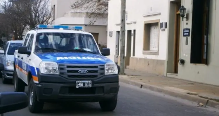 Continúan buscando al delincuente que asaltó la escribanía Gasparín