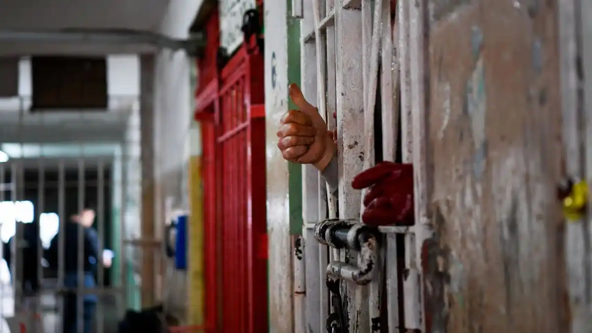 El Ministerio de Seguridad resolvió prohibir los centros de estudiantes en cárceles federales.