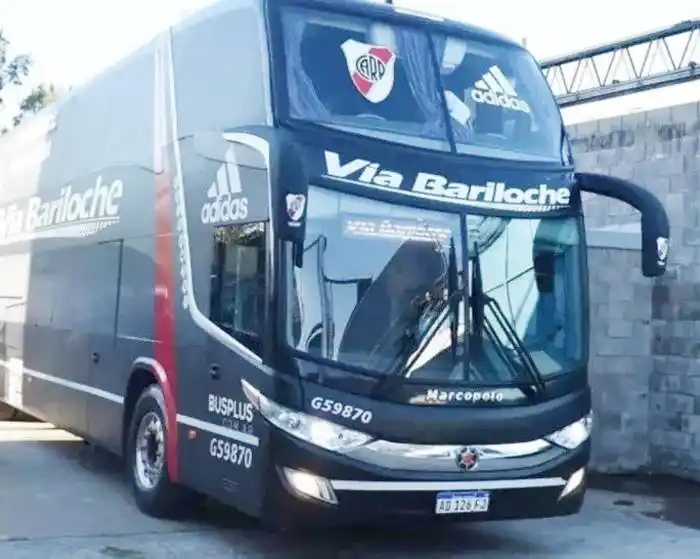 Contagiado de covid, falleció el chofer del micro que trasladó al plantel de River al regreso de Barranquilla