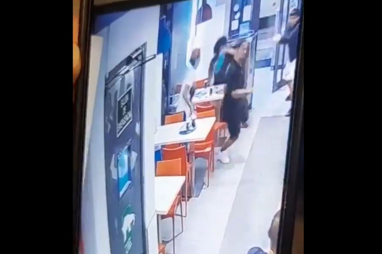 Ataque a balazos en una pizzería