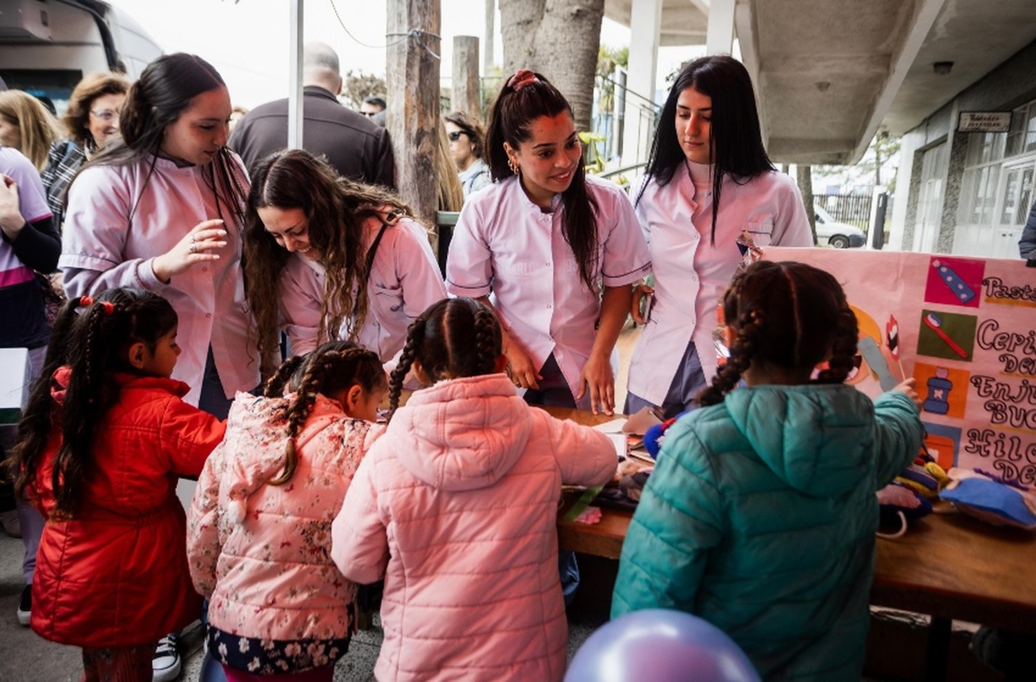 Ya son más de 4000 los vecinos que pasaron por el consultorio móvil odontológico