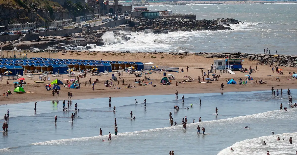 Las modificaciones centrales se concentran en el fraccionamiento de las vacaciones, la posibilidad de pactar fechas fuera del período habitual y la actualización de los plazos de aviso previo.