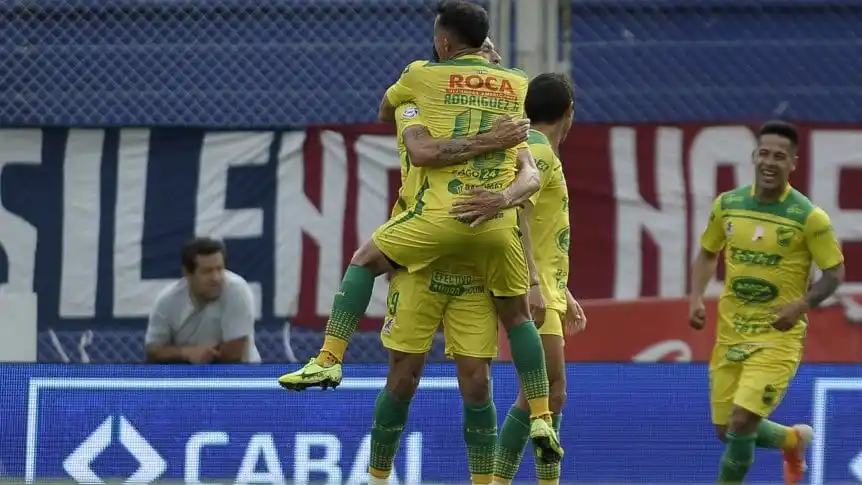 Defensa le ganó a San Lorenzo y dejó a Pizzi en la cuerda floja