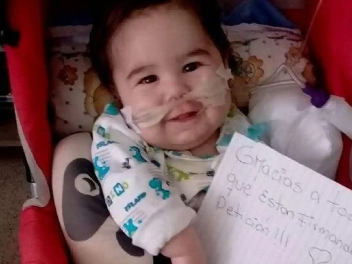 Llegó a Córdoba la vacuna y Mateo podrá comenzar su tratamiento