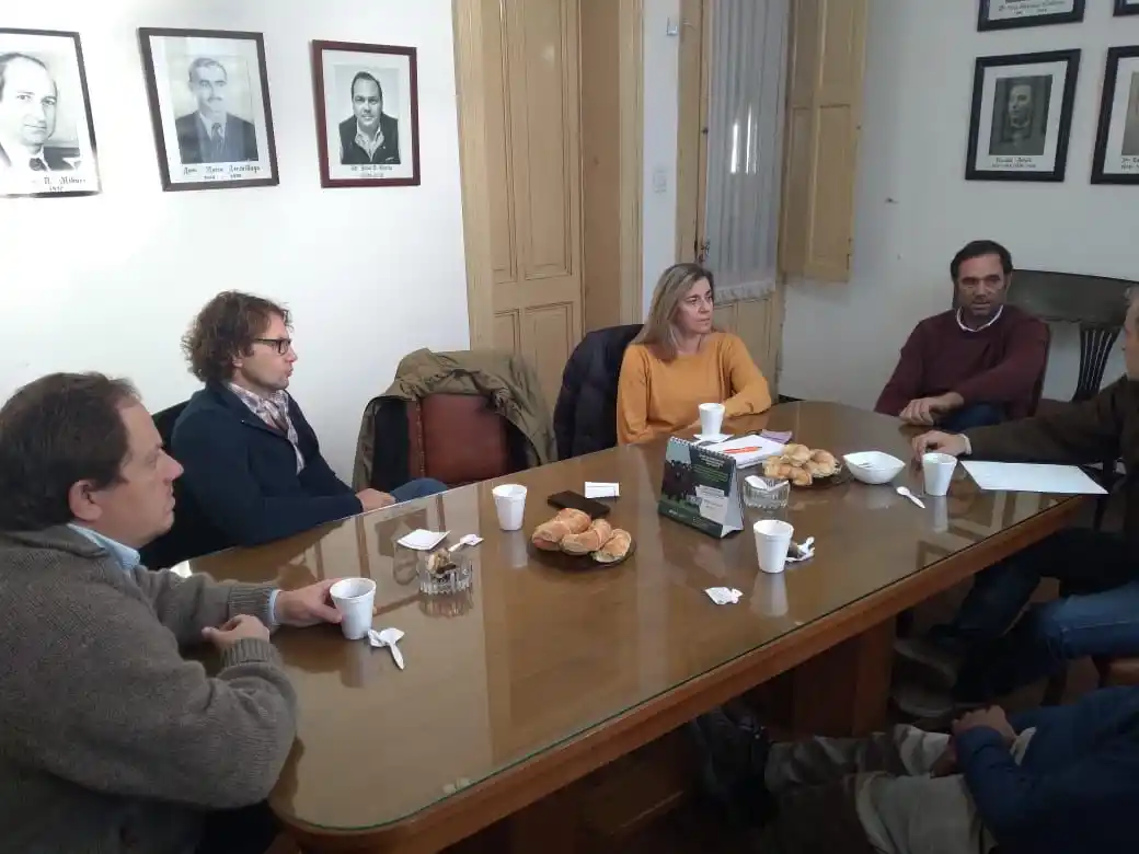 Antola se reunió con miembros de la Sociedad Rural de Gualeguay