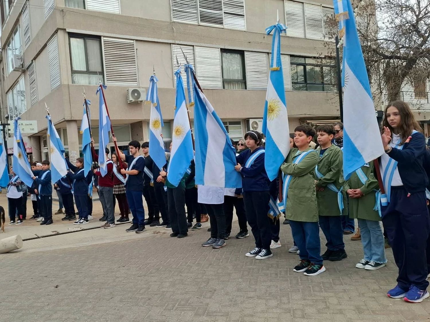 Alumnos de distintos establecimientos educativos formaron parte del acto.