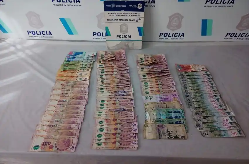 Causaba disturbios en un colectivo, fue detenido y no pudo justificar una suma de dinero que tenía en su poder