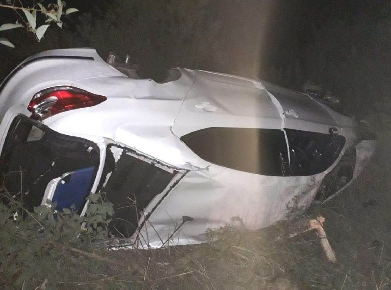 Vuelco en Ruta 14: internaron en el Centenario a una pareja y a su bebé