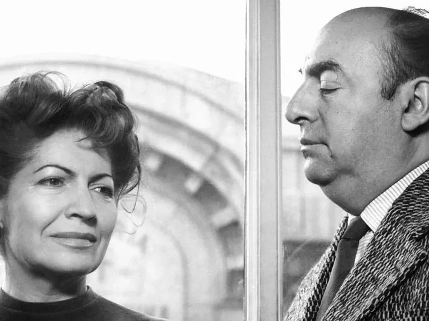 Neruda, el poeta, con Matilde. Foto: Archivo