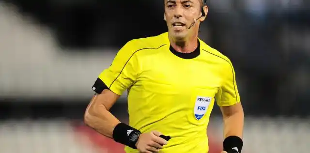 El árbitro brasileño que dirigirá River-Boca cobró un insólito penal en el Brasileirao