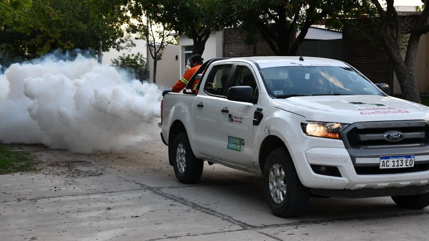 Avellaneda: fumigación contra el dengue en barrio Belgrano