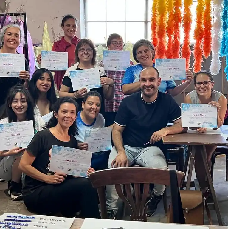 Miembros de Obrigado Batería brindaron talleres de costura y soldadora de punto