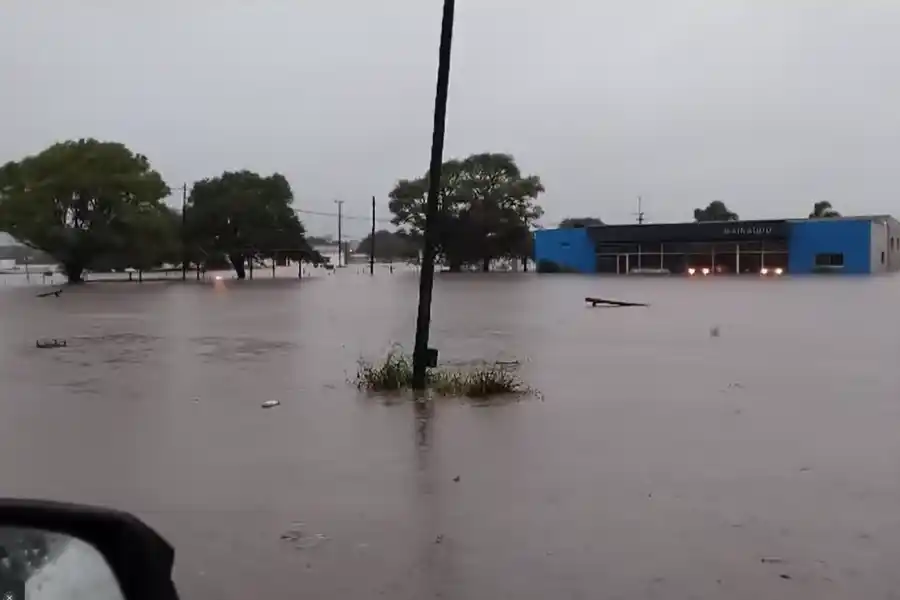 Compleja situación en Córdoba por las intensas lluvias: la Ruta 17 quedó bajo agua
