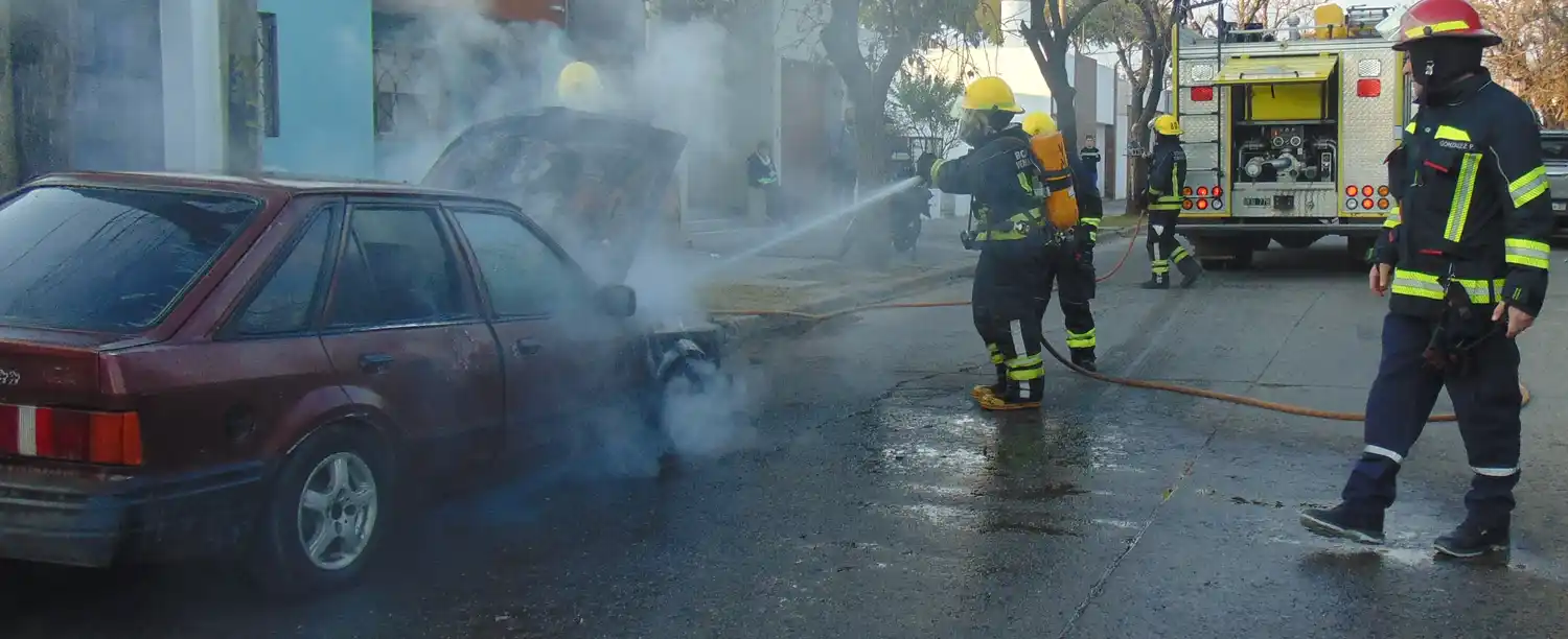 El siniestro ocurrió en calle Dean Funes. Crédito: Bomberos de Venado Tuerto.