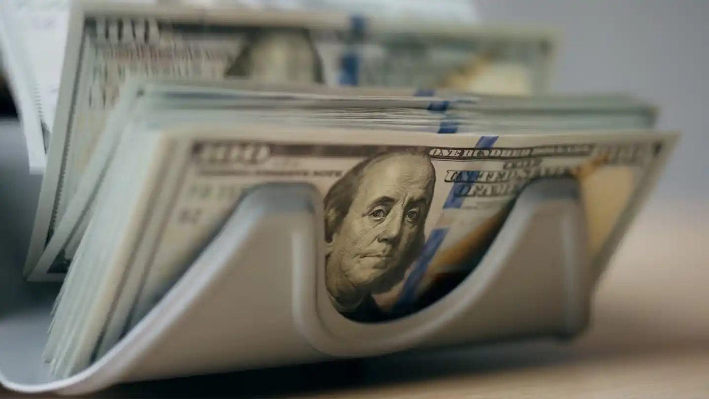 Para el segundo semestre, se espera estabilidad cambiaria, con el dólar oficial cotizando actualmente a $1245.